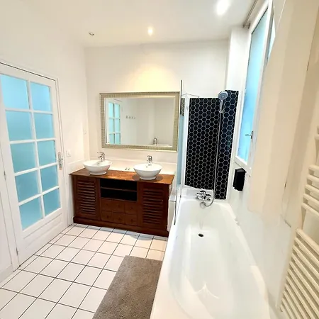Monthiers Apartment *